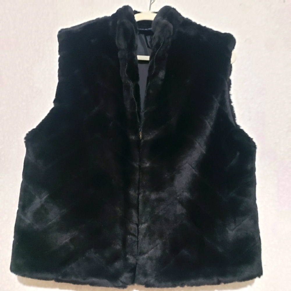 PRESTON & YORK Women's Black Faux Fur Vest....SIZE:LARGE